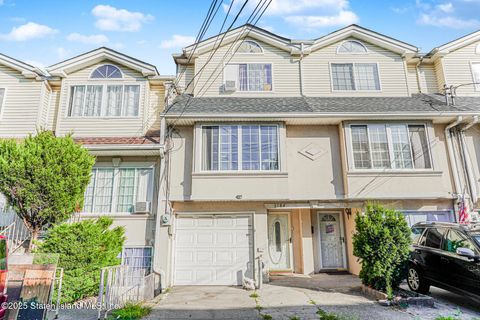 Photo of 1784 Arthur Kill Road, Staten Island, NY 10312 (MLS # 2505077)