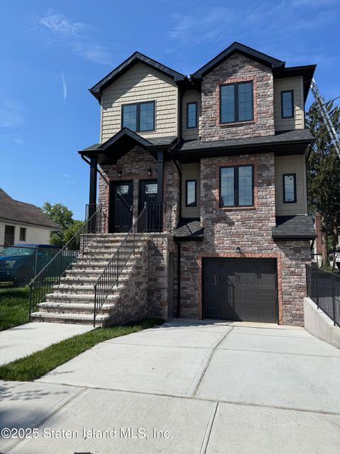Photo of 116 Hull Avenue, Staten Island, NY 10306 (MLS # 2500645)