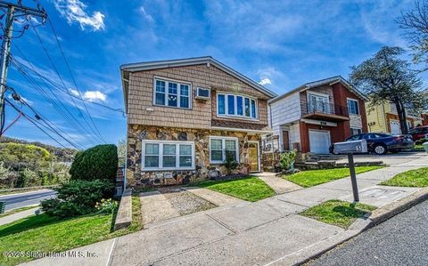 Photo of 5 Hewitt Avenue #1, Staten Island, NY 10301 (MLS # 2505631)