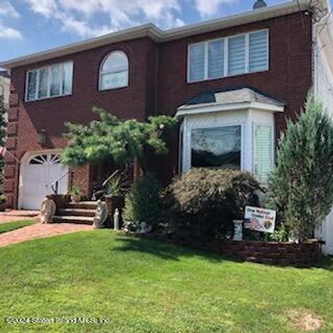 Photo of 100 Everett Avenue, Staten Island, NY 10309 (MLS # 2501559)