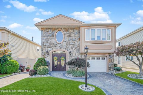 Photo of 364 Elvin Street St, Staten Island, NY 10314 (MLS # 2504848)