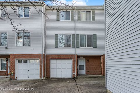 Photo of 50 Ilyssa Way, Staten Island, NY 10312 (MLS # 2600402)