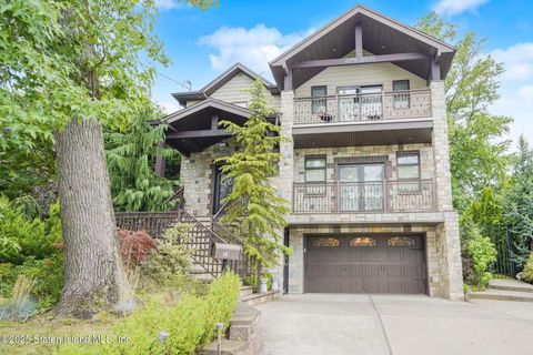 Photo of 71 Grandview Terrace, Staten Island, NY 10308 (MLS # 2506899)