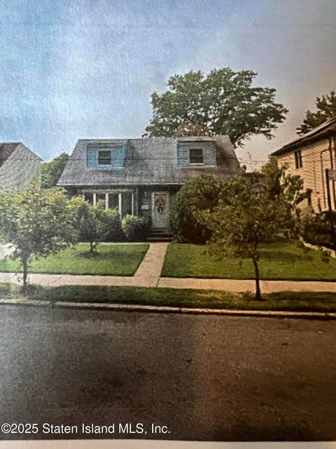 Photo of 42 Greaves Avenue, Staten Island, NY 10308 (MLS # 2505454)