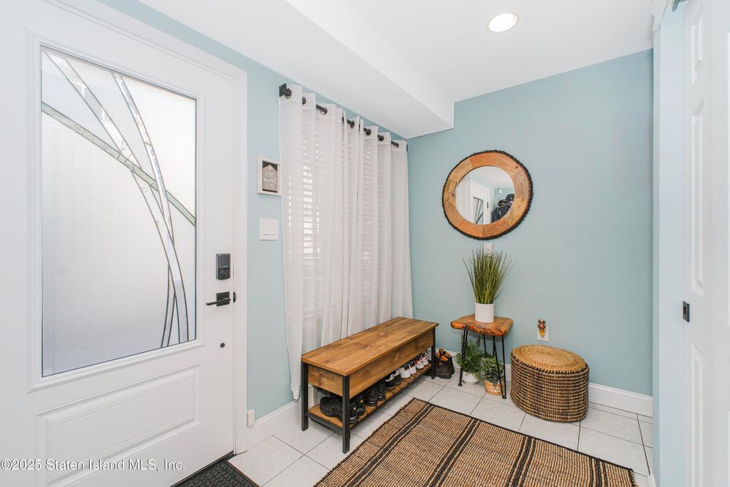 Photo of 217 Jamie Lane, Staten Island, NY 10312 (MLS # 2506465)