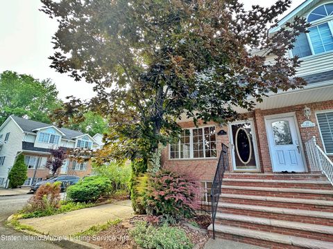 Photo of 40 Sharrotts Lane, Staten Island, NY 10309 (MLS # 2400019)