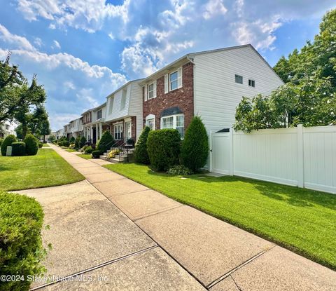 Photo of 17 Signs Road #A, Staten Island, NY 10314 (MLS # 2404120)