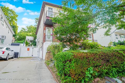 Photo of 87 Belfast Avenue, Staten Island, NY 10306 (MLS # 2504491)