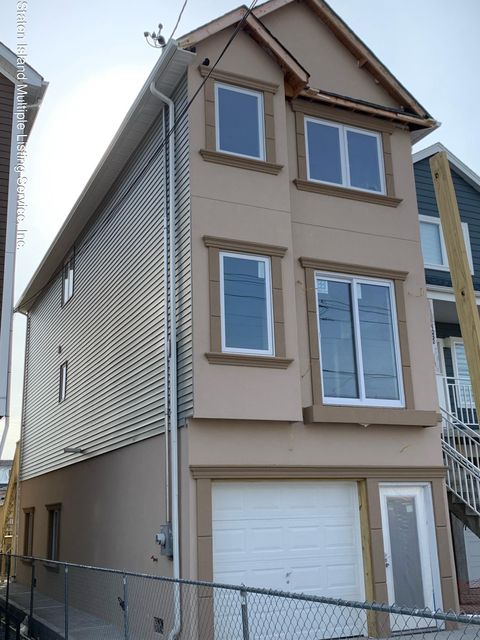 Photo of 1030 Olympia Boulevard, Staten Island, NY 10306 (MLS # 2400785)