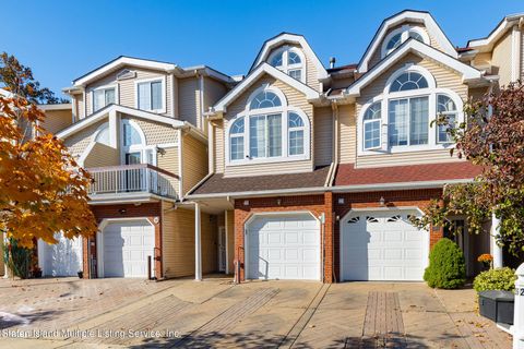 Photo of 28 Chesebrough Street, Staten Island, NY 10312 (MLS # 1165211)