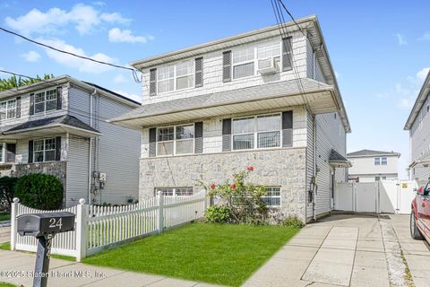 Photo of 24 Globe Avenue, Staten Island, NY 10314 (MLS # 2505500)