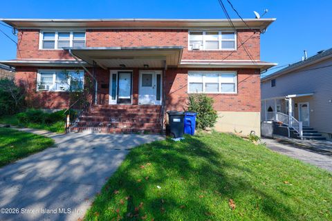 Photo of 25 Mallory Avenue, Staten Island, NY 10305 (MLS # 2600232)