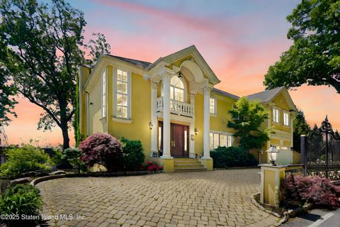 Photo of 178 Douglas Road, Staten Island, NY 10304 (MLS # 2500687)