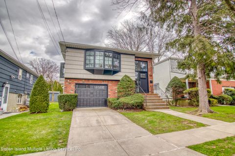 Photo of 803 Davis Avenue, Staten Island, NY 10310 (MLS # 2401856)
