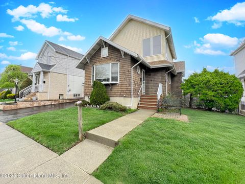 Photo of 67 Dale Avenue, Staten Island, NY 10306 (MLS # 2501951)