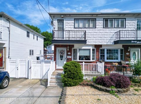Photo of 95 S Railroad Avenue, Staten Island, NY 10305 (MLS # 2403180)