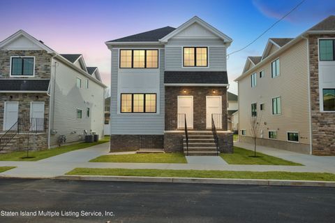 Photo of 22 Radigan Avenue, Staten Island, NY 10309 (MLS # 1152730)