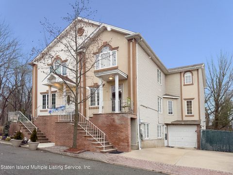 Photo of 15 Erika Loop, Staten Island, NY 10312 (MLS # 2400485)