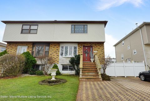 Photo of 570 Naughton Avenue, Staten Island, NY 10305 (MLS # 2400564)