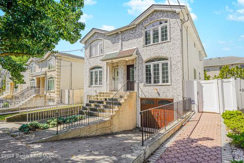 Photo of 17 Armour Place, Staten Island, NY 10309 (MLS # 2505174)