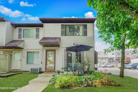 Photo of 21 Bunnell Court, Staten Island, NY 10312 (MLS # 2404394)