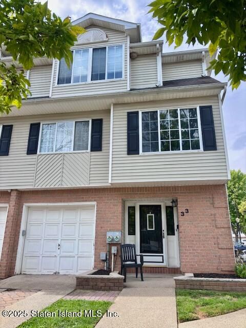 Photo of 33 White Oak Lane, Staten Island, NY 10309 (MLS # 2505607)
