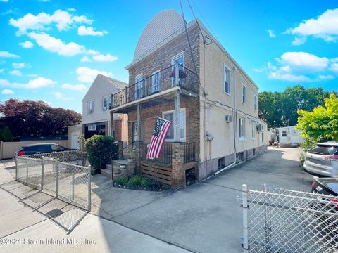 Photo of 122 Olympia Boulevard, Staten Island, NY 10305 (MLS # 2403986)