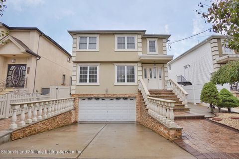 Photo of 121 Latourette Street, Staten Island, NY 10309 (MLS # 1160660)