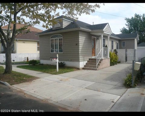Photo of 52 Weed Avenue, Staten Island, NY 10306 (MLS # 2404095)