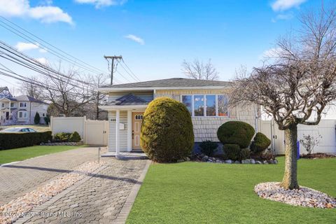 Photo of 4685 Amboy Road, Staten Island, NY 10312 (MLS # 2500224)