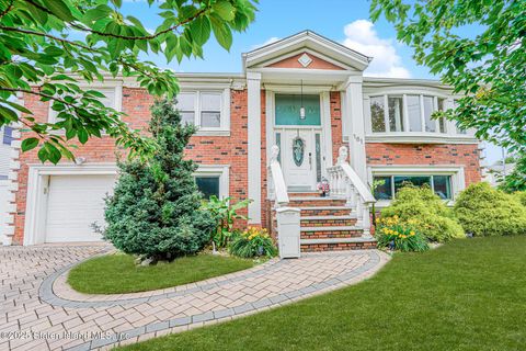 Photo of 161 Ravenhurst Avenue, Staten Island, NY 10310 (MLS # 2503526)