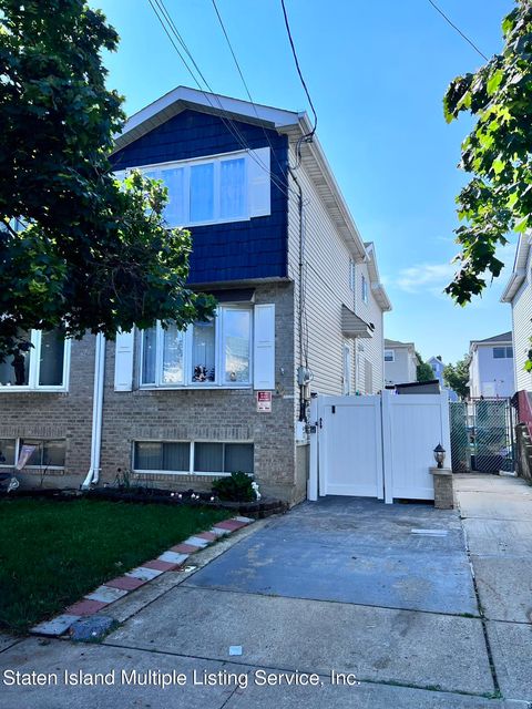 Photo of 72 Chestnut Avenue, Staten Island, NY 10304 (MLS # 1163672)