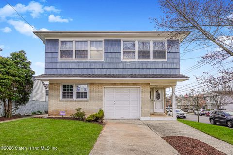 Photo of 74 Caswell Avenue, Staten Island, NY 10314 (MLS # 2601368)