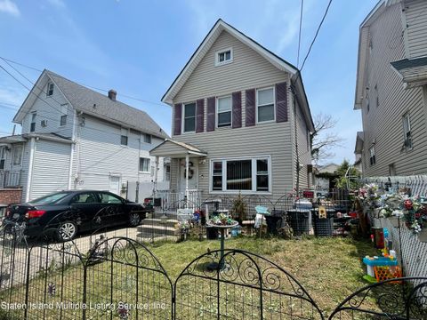 Photo of 15 Amity Place, Staten Island, NY 10303 (MLS # 1163130)