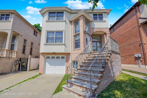 Photo of 15 Monahan Avenue, Staten Island, NY 10314 (MLS # 2403879)