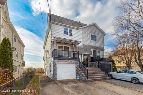Photo of 872 Tysens Lane, Staten Island, NY 10306 (MLS # 2507042)