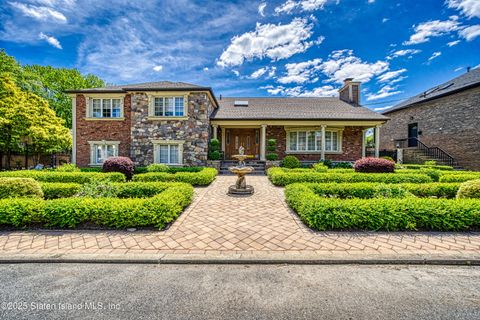 Photo of 30 Arbutus Way, Staten Island, NY 10312 (MLS # 2502908)