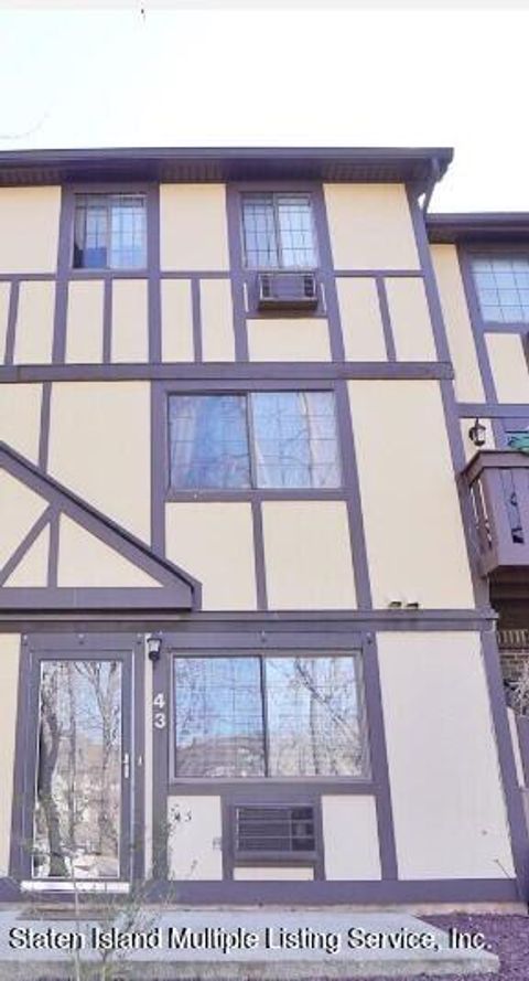 Photo of 43 Devon Loop, Staten Island, NY 10314 (MLS # 1163194)