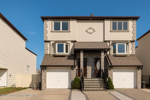 Photo of 228 Slater Boulevard, Staten Island, NY 10305 (MLS # 2506476)