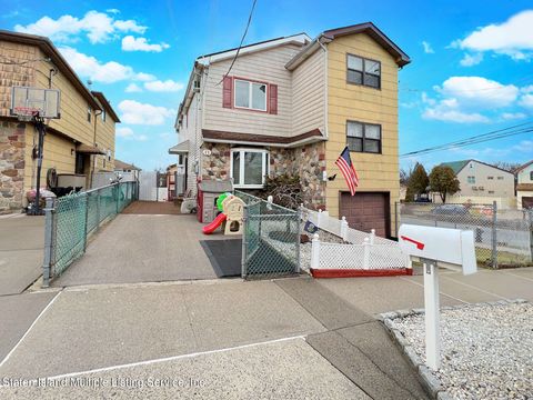 Photo of 11 Hinton Street, Staten Island, NY 10312 (MLS # 1159769)
