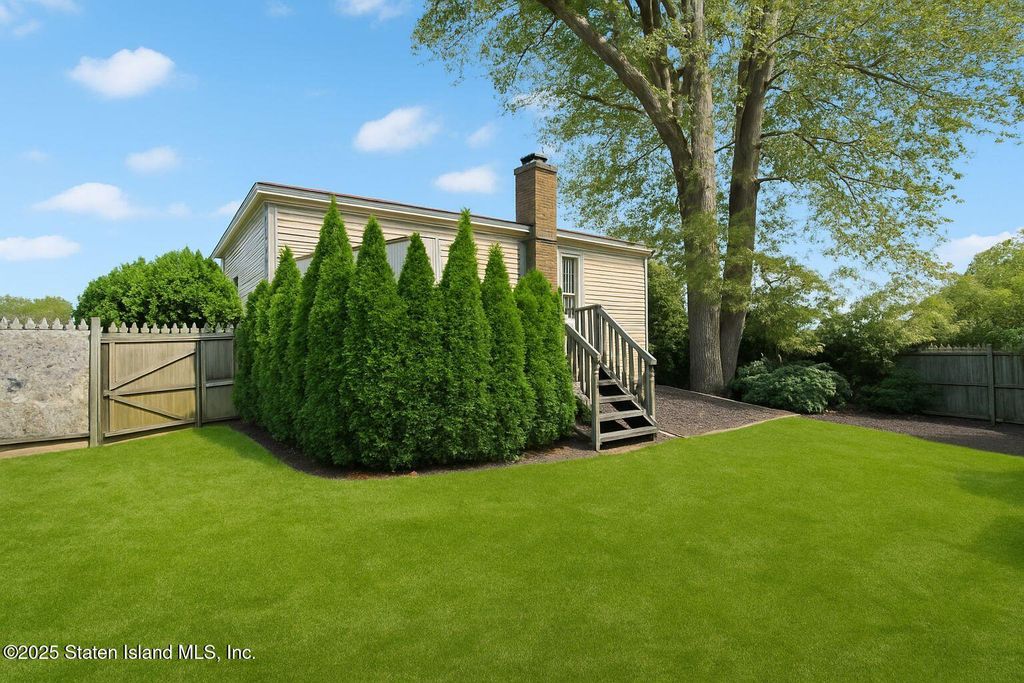 Photo of 473 Arden Avenue, Staten Island, NY 10312 (MLS # 2506434)