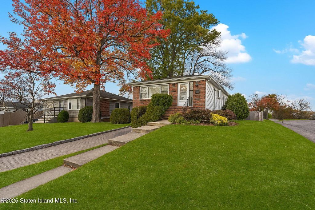 Photo of 473 Arden Avenue, Staten Island, NY 10312 (MLS # 2506434)