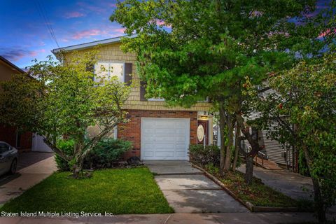 Photo of 214 Bishop Street, Staten Island, NY 10306 (MLS # 1165240)