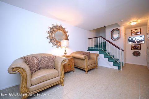 Photo of 153 Aspen Knolls Way, Staten Island, NY 10312 (MLS # 1164646)