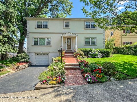Photo of 25 Dutchess Avenue, Staten Island, NY 10304 (MLS # 2601890)
