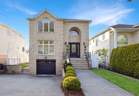 Photo of 195 Vineland Avenue, Staten Island, NY 10312 (MLS # 1161634)