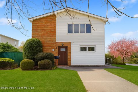 Photo of 54 Preston Avenue, Staten Island, NY 10312 (MLS # 2506973)