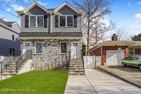 Photo of 25 Ardmore Avenue, Staten Island, NY 10314 (MLS # 2506764)