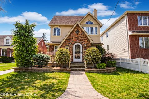 Photo of 118 Jacques Avenue, Staten Island, NY 10306 (MLS # 2601774)