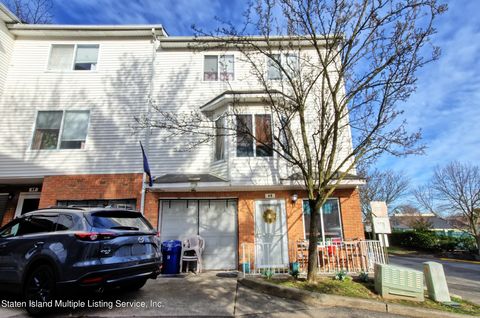 Photo of 15 Emily Lane, Staten Island, NY 10312 (MLS # 2401314)